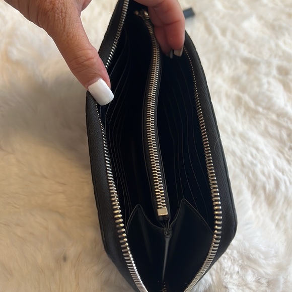 Authentic Gucci wristlet - Picture 6 of 7